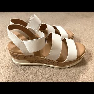 Size 9 universal thread summer wedges never worn